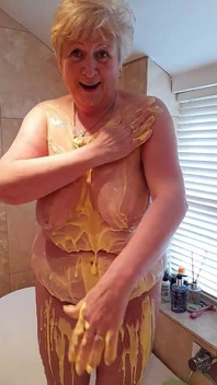 Jeder Für Custard!