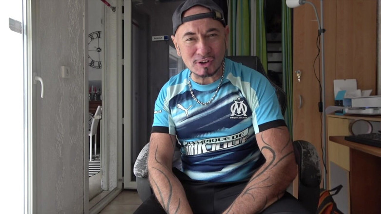 Bitch fucked bareback by big cock: Futută crud de un bărbat matur