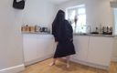 Horny vixen: Bailando en burqa con niqab y nada debajo