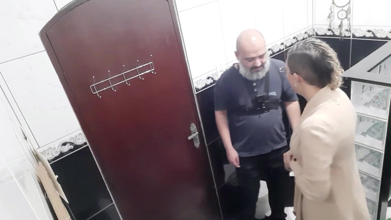 Victor SweetCoupleStories: Lesbian bersetuju untuk menghisap dan kongkek untuk wang di bilik...
