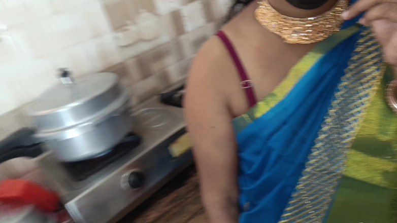 Pushpa studio: Güney Hintli aldatan ev hanımı