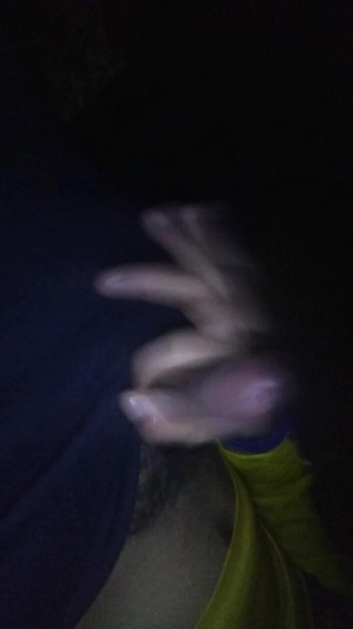 AlexAlejandro13: Sexig Man Med Enorm Kuk Rör Vid Sig På Soffan