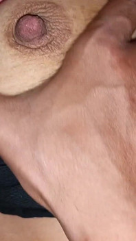 Esposa milf engañando a su marido, con un joven novio en la habitación del hotel