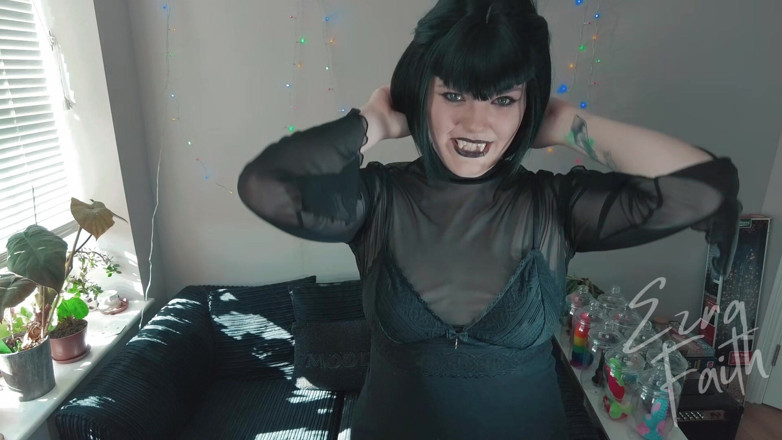 Ezra faith: Mavis Dracula, teman wanita vampire awak yang lapar mani - Ezra...
