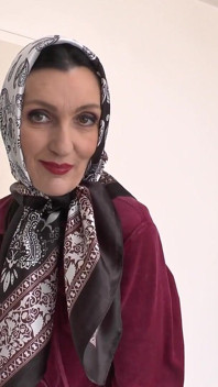 Demostración de hermosos pañuelos de satén en la cabeza, JOI, Lady Victoria Valente