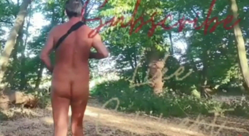 MaleModel: Passeggiata pubblica nuda