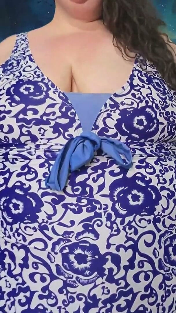 SSBBWLadyBrads: SSBBW jätte fet kropp simma kostym med hjälp