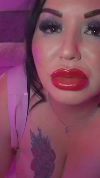 Lateks merah jambu - awek montel deepthroat mainannya!
