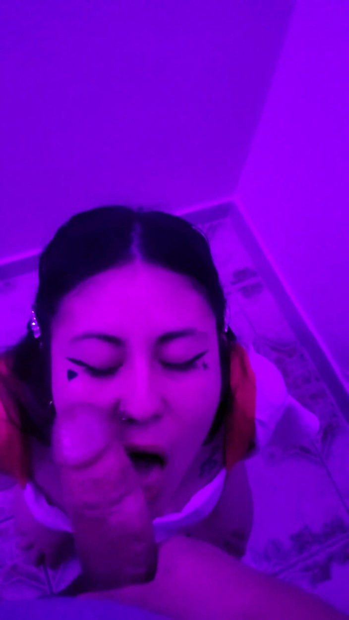 DherlyDoll: 맛있는 딥쓰롯 오럴과 입에 단정치 못한 사정을 주는 아름다운 여학생 Dherlydoll!