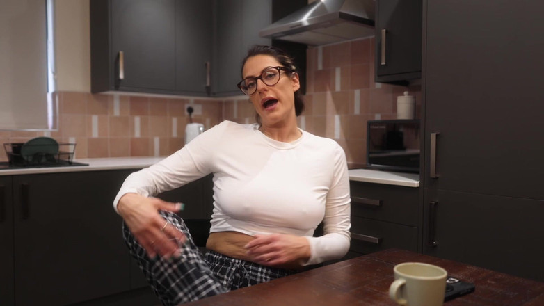 Countess diamond: Findomme Spolubydlící - Dominantní spolubydlící vám vezme peníze