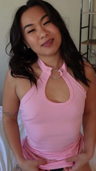 Sexy asiatische stiefschwester kimmy kimm beim anziehen erwischt