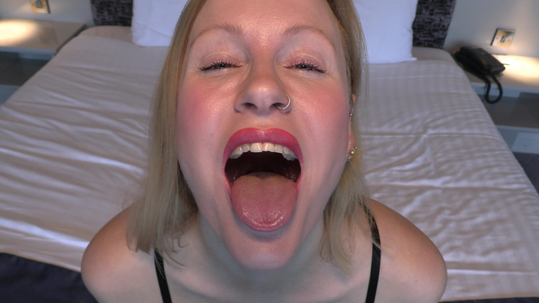 Blondehexe: Stříkat do mé pusy