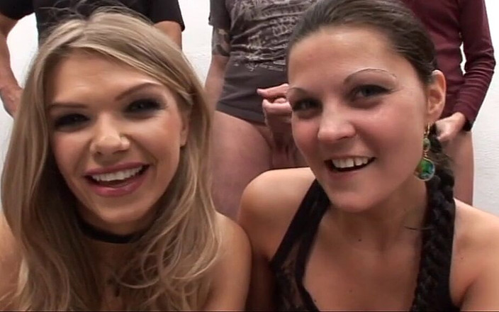 Magmafilm: Груповий секс для двох підлітків і багато сперми збуджених чоловіків