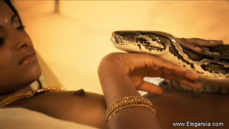 Eleganxia: Close up with Indian babe