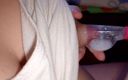 VitLen2: Joven milf extrae leche de tetas