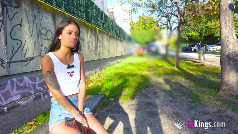 FAKings: Obsazení kolumbijské nymfomanky ve Španělsku. Breiny Zoe šuká ptáka při předstírání