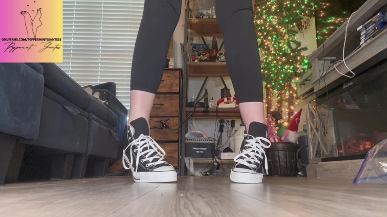 Peppermint Giantess: 67 Giantess Crams Size 16 Feet in Size 14 Converse