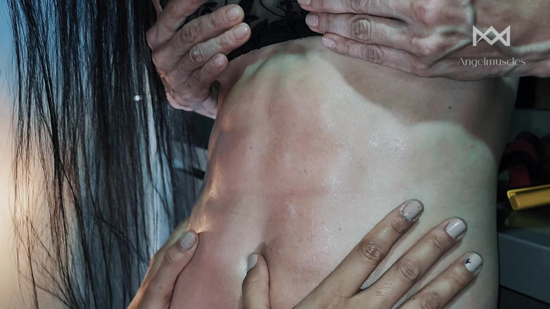 Angelmuscles: Sfida di cucina chi ha gli addominali più forti?