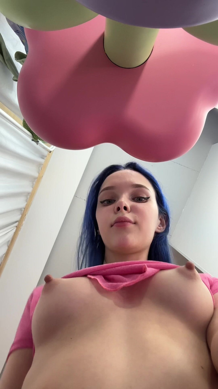 Little_Kitty69: En lezzetli parçalarımı görmene izin veriyorum