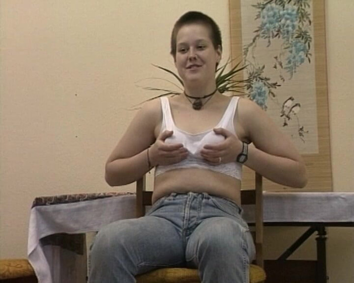 YOUR FIRST PORN: La piccola Anna con la figa folta e le mutandine...