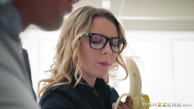 BRAZZERS: Brazzers - aubrey sinclair लंड की भूखी रंडी है जो अपने पिता के कर्मचारी को बहकाने के लिए इंतजार नहीं कर सकती