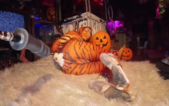 Tiffany Ciskiss: Butt Girl Vs Huge Anal Dildos Cosplay Tigra Pt 1