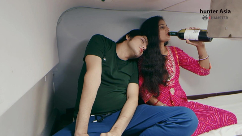 hunter Asia: Tågresa Med Desi MILF Är oförglömlig