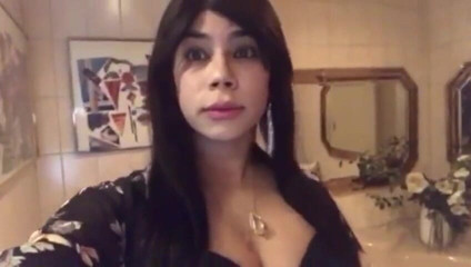 Tgirl Yaritza Vega: Dark hair style
