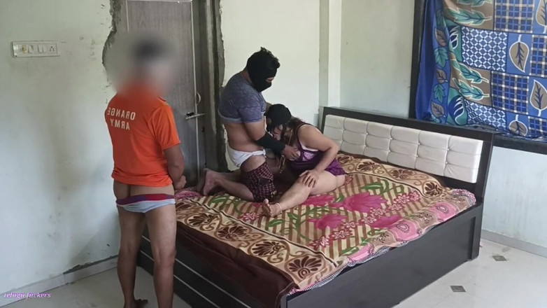 Telugu-fuckers: Telugu divorciada milf toma dos pollas a la vez