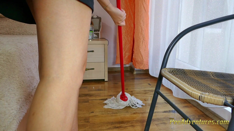 Pee Adventures: Rano pipi na krześle