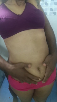 Pasutri yang baru nikah lagi asik ngentot di kamar mandi