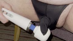 uktattooedchub74: Škádlení kouzelnou hůlkou v černém sexy prádle