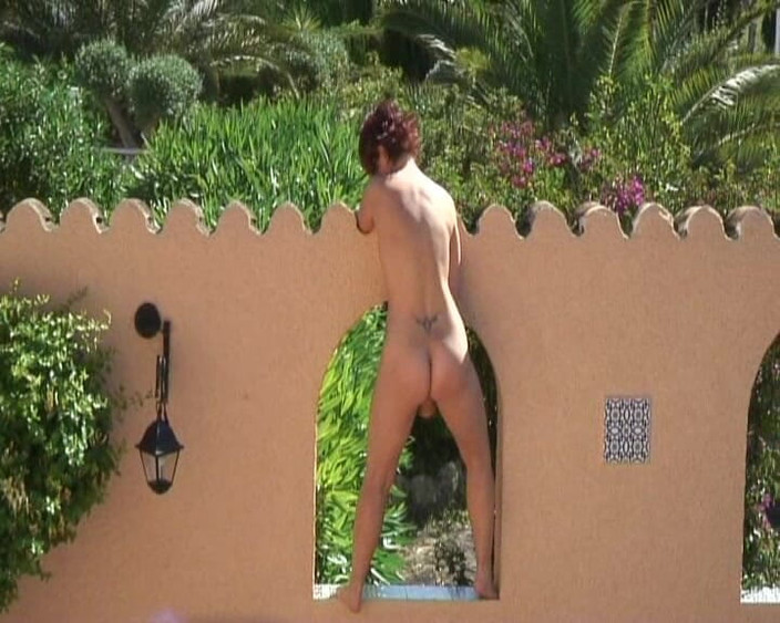 Popp Sylvie: Masturbacja - nago na basenie hotelowym