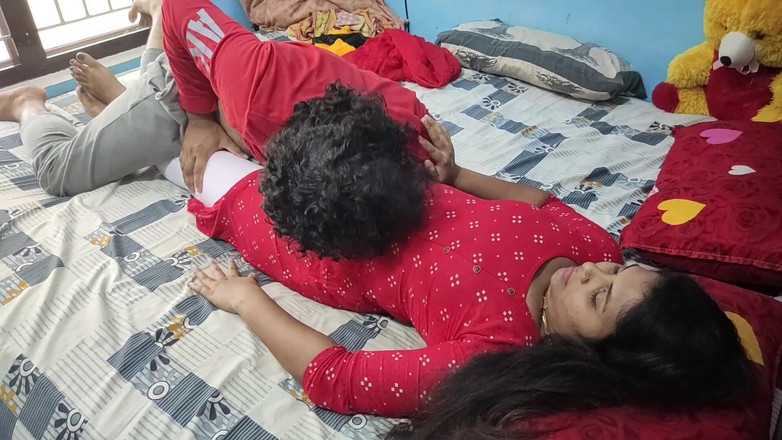 Vaigavarun45: BDSM mano legata e cazzo duro a pecorina con sorellastra...