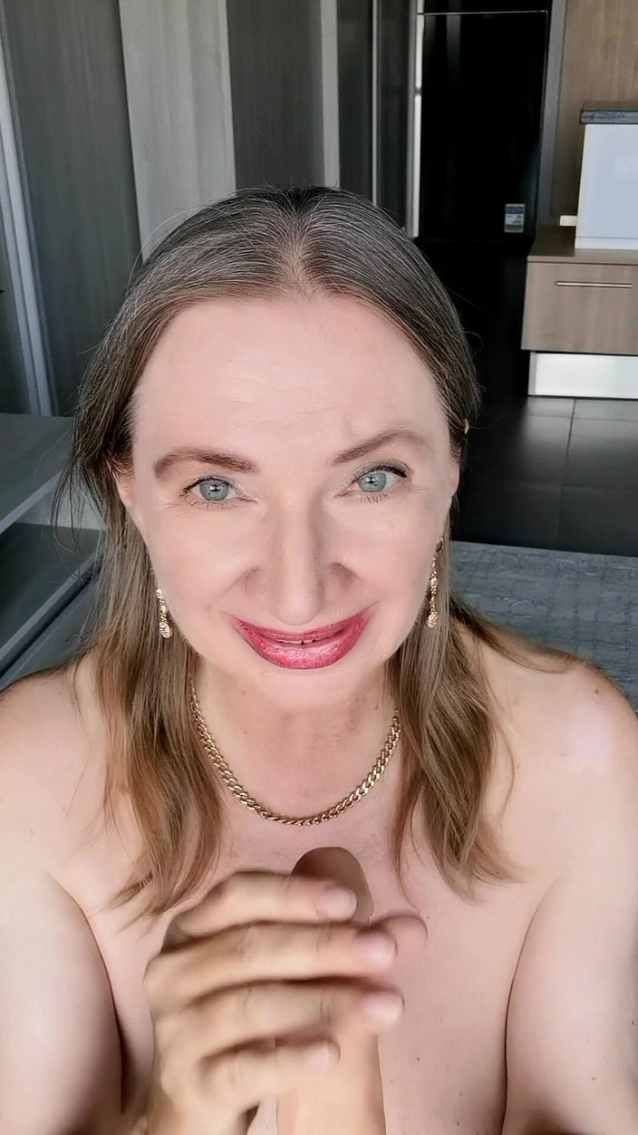 MariaOld: 매혹적인 미시 여자에게 열정을 배우는 상심한 손님