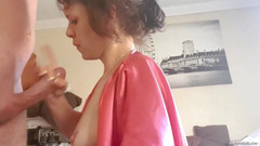 domslutfucker: Chica con bata rosa chupando polla y dando paja hasta...