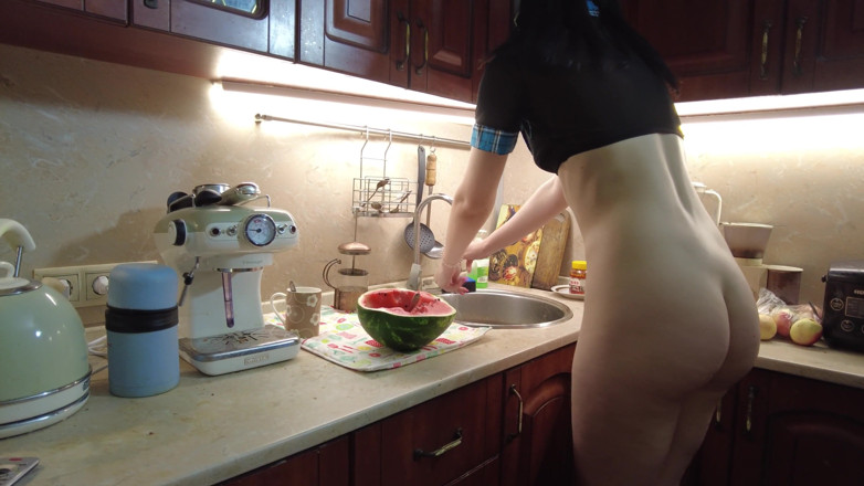 LoveHomePorn: Я обожаю сосать член моего отчима