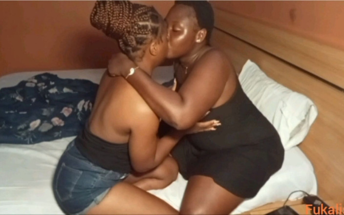 Fukalistik: Lesbian sange ini lagi ngidam dientot sama pacar sahabatnya sendiri (bagian 1)