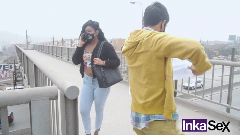 Inka productions: Une danseuse séduit une fille noire péruvienne excitée