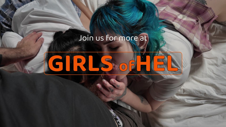 Girls of Hel: La ragazza gotica tatuata esibizionista mostra al suo compagno di...