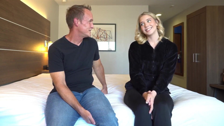 DCTrousersnake: Oudere man dctrousersnake anaal neukt Sophia Sterling - vroege home vid...