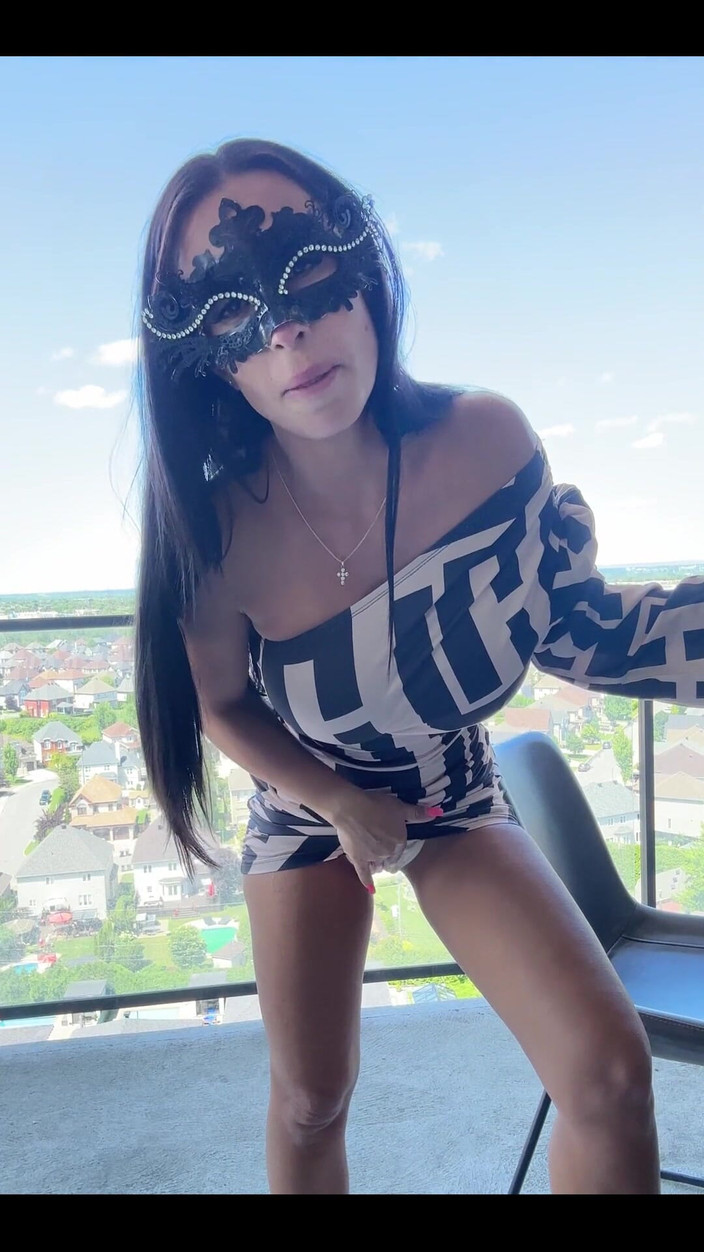 Miss Lexa: Balkon saudara tiri baru