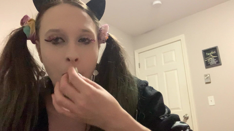 EmoDream1998: Blowing Green Bubblegum Bubbles