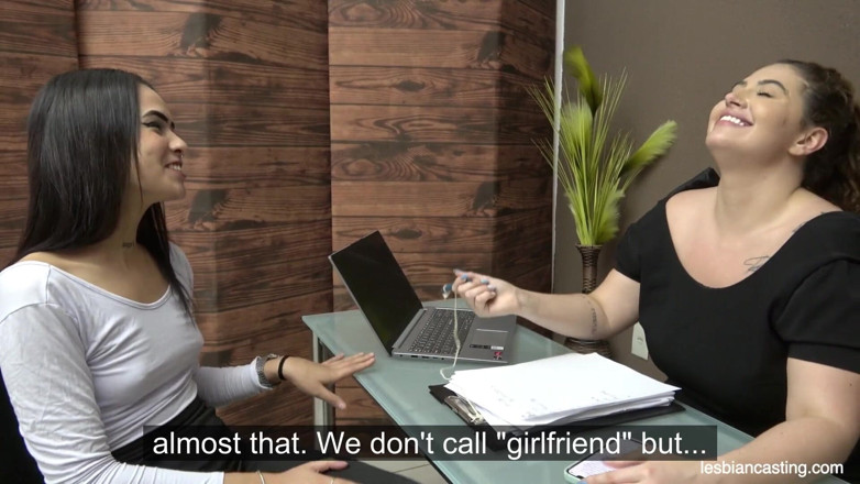 LesbianCasting: İş görüşmesi gerçek bir orgazmla sona erdi
