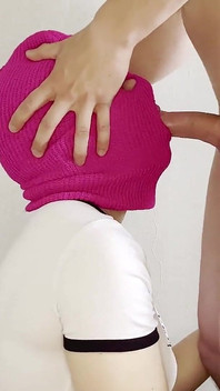 एक 18 साल की लड़की के साथ डीप थ्रोट ओरल सेक्स