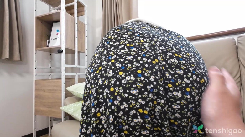 Tenshigao: Loszka z college'u ze wspaniałymi cyckami Mariko Koizumi w swojej...