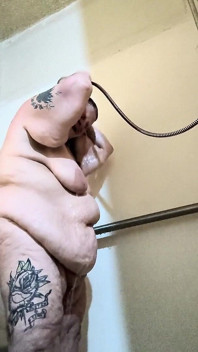이 허벅지 사이를 마사지하는 Angeleyes 마사지사