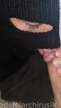 El repartidor de pizza está comiendo mi semen en la puerta, y es impactante, nuevo e increíble!