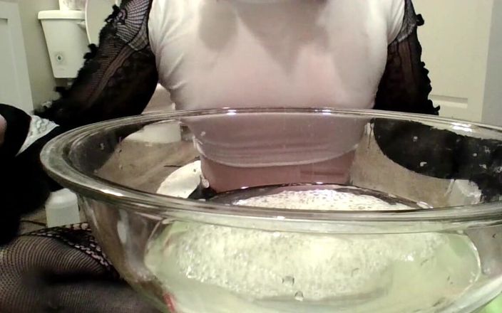 Sissycdslc: 내 보지를 젖게 하는 걸 좋아해