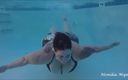 BBW Pleasures: Жиробасина прохаживается и плавает в бассейне